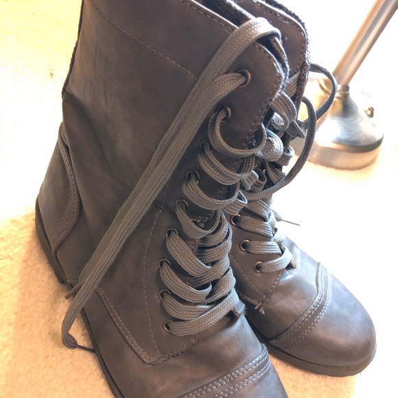 Shoes - Grey boots
